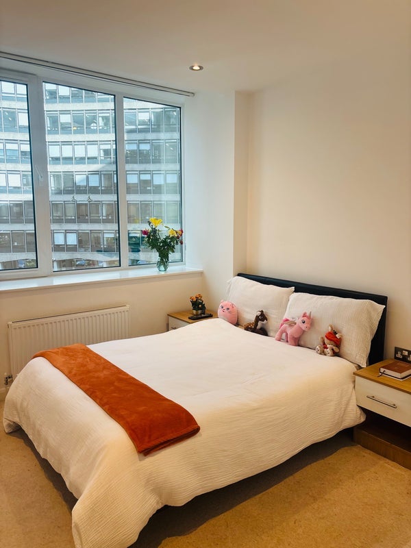 Room Lansdowne Road in Greater London