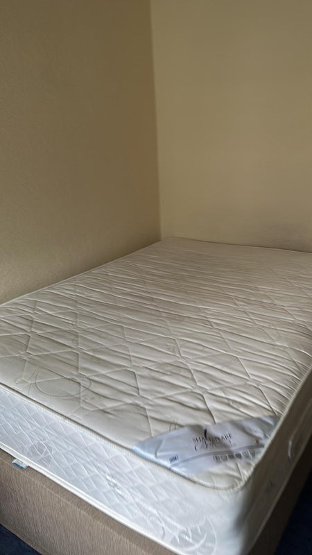Room Leahurst Crescent in Birmingham