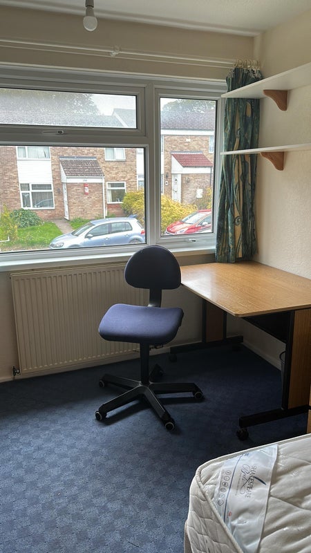Room Leahurst Crescent in Birmingham