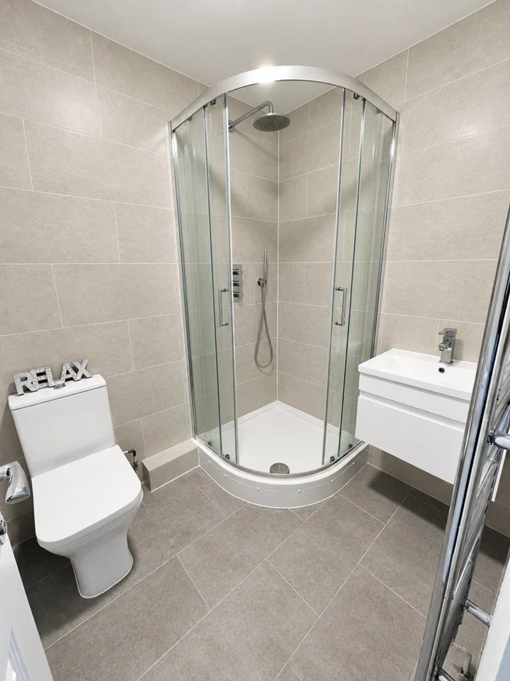 Room Weyhill Road in Greater London