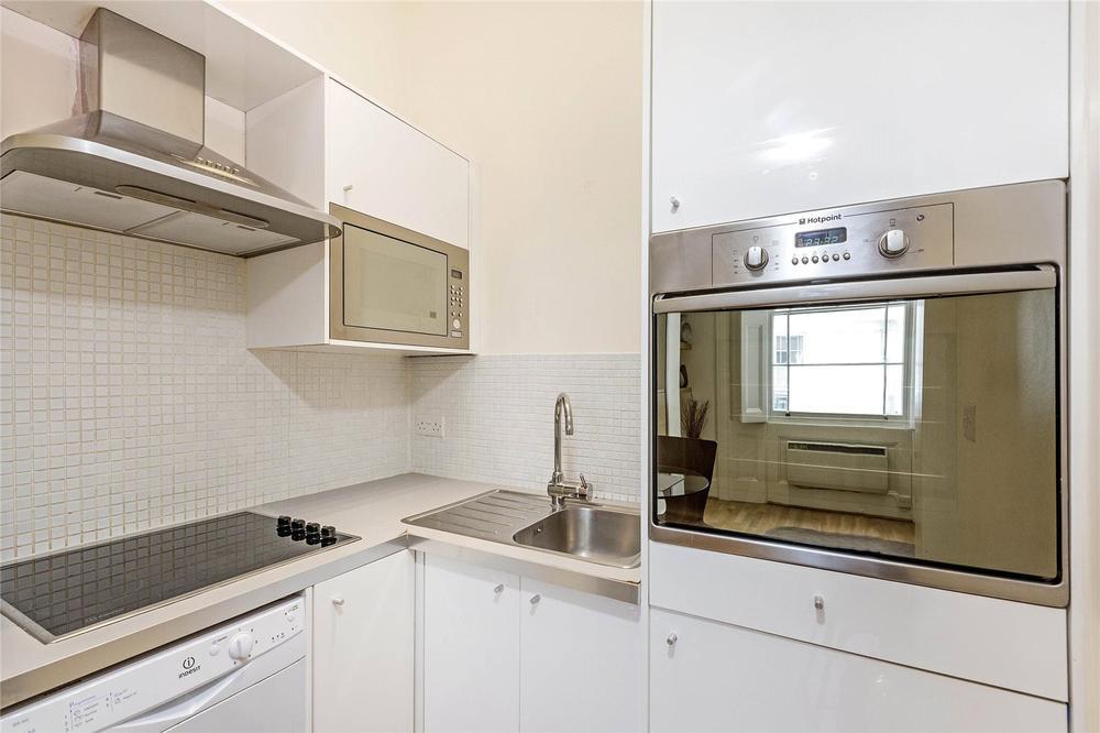 Flat Ladbroke Grove in Greater London