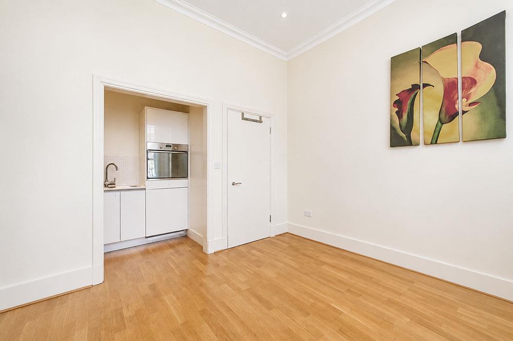 Flat Ladbroke Grove in Greater London