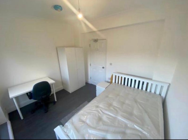 Room Muriel Road in Nottingham