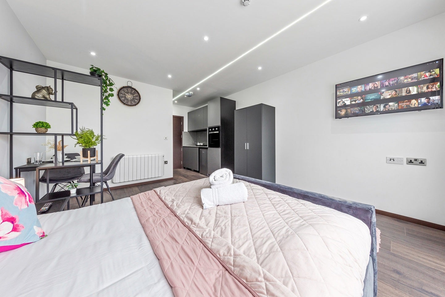 Flat Woodstock Road in Greater London
