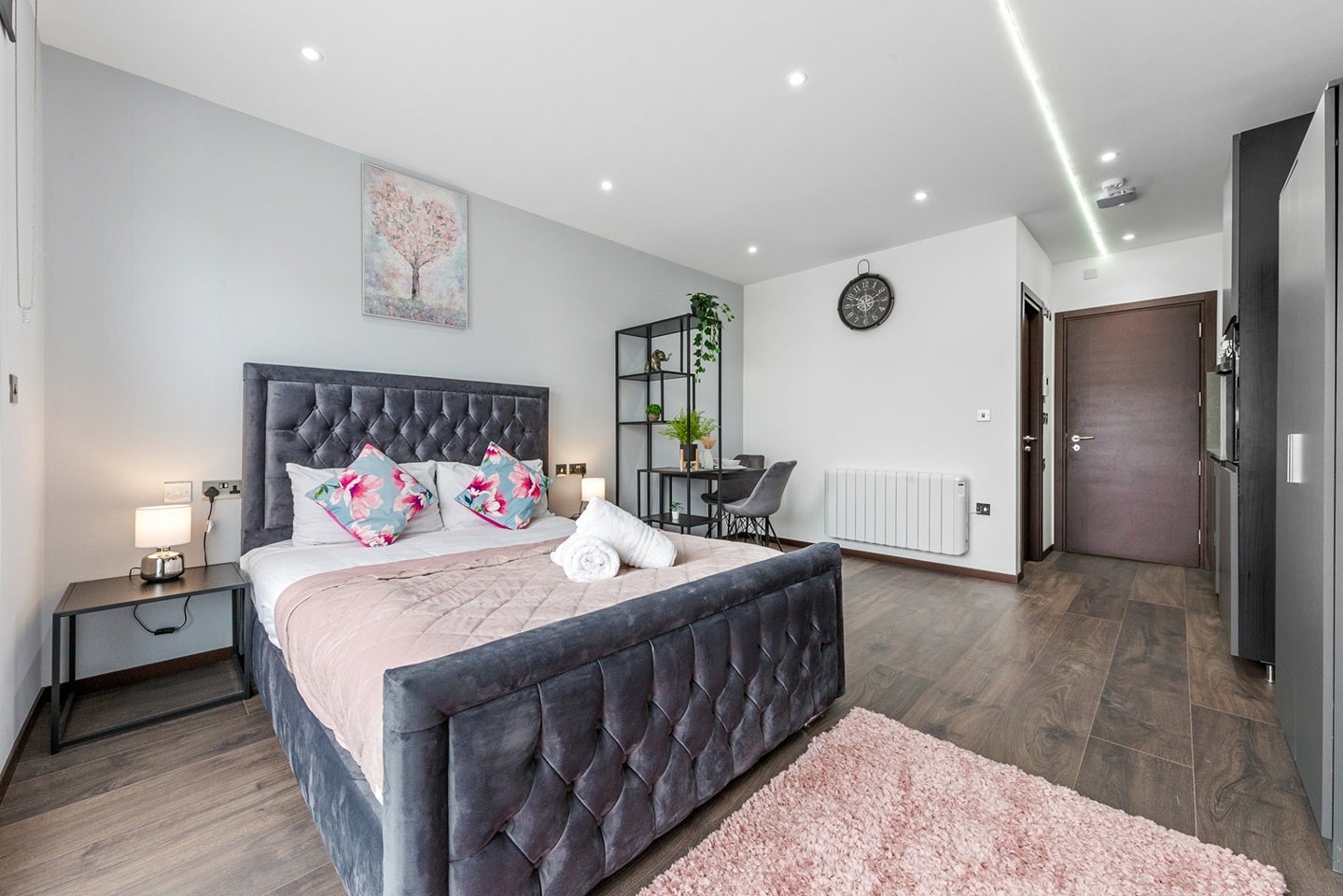 Flat Woodstock Road in Greater London