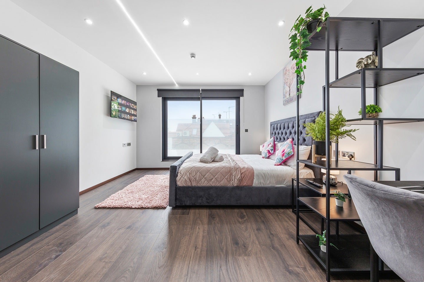 Flat Woodstock Road in Greater London