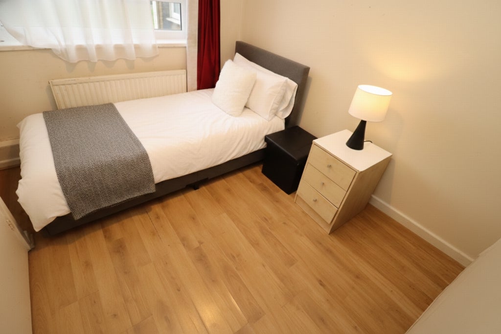 Room Globe Road in Greater London