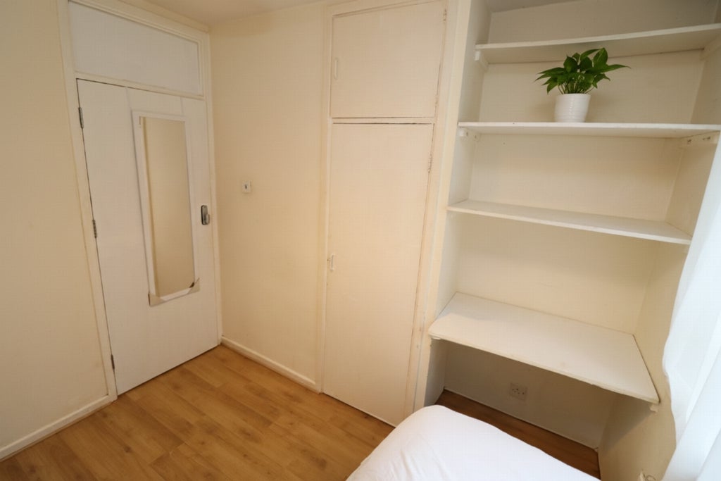 Room Globe Road in Greater London