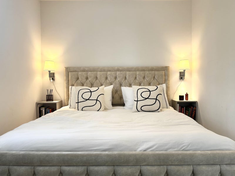 Flat Thames Road in Greater London