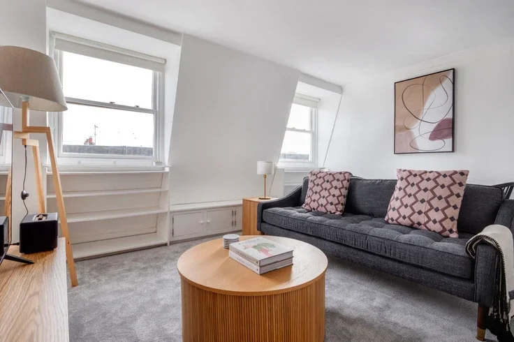 Flat Cumberland Street in City of Westminster
