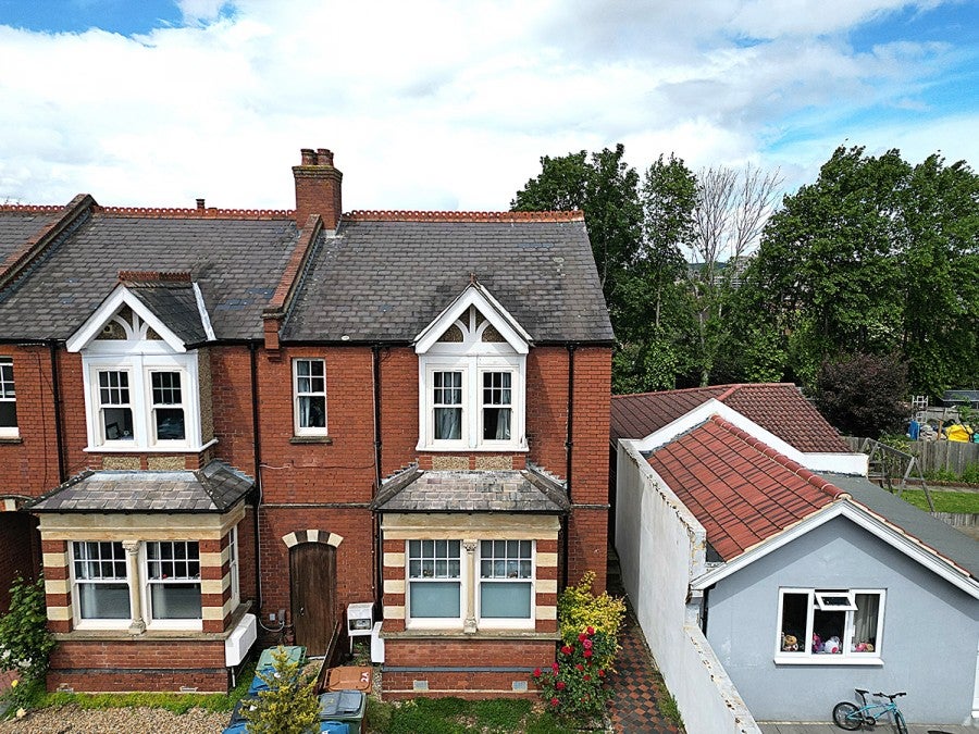 Flat Buckingham Road in Greater London