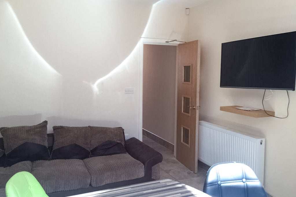 Room Hubert Road in Birmingham