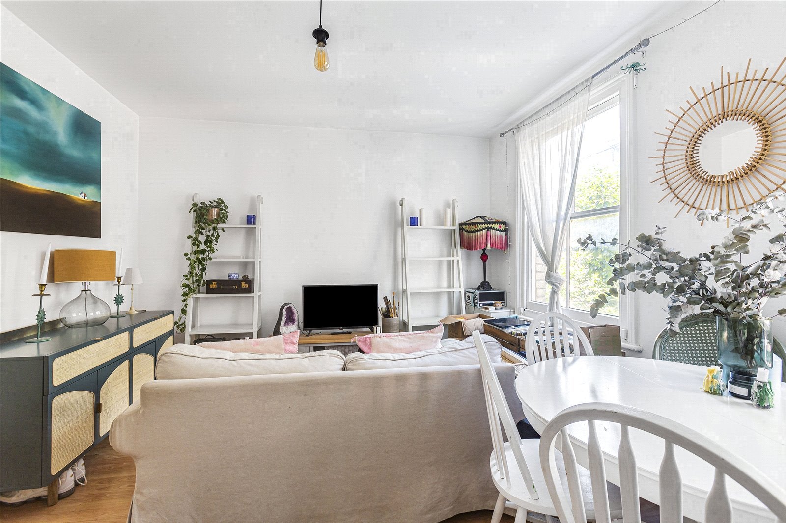 Flat Scrutton Street in Greater London