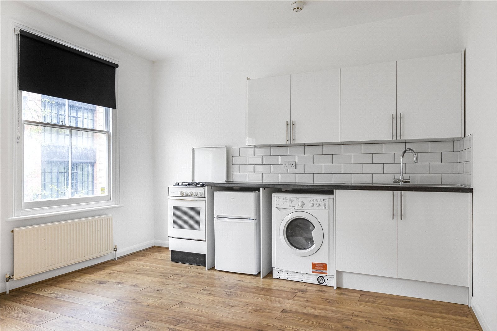 Flat Scrutton Street in Greater London