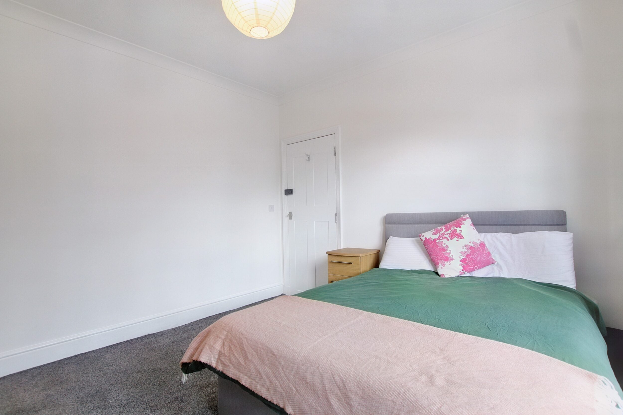 Room Tredworth Road in Gloucester