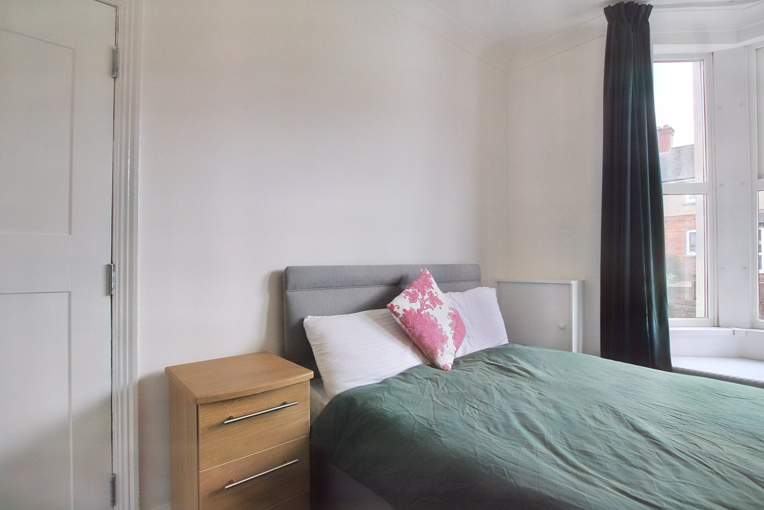 Room Tredworth Road in Gloucester
