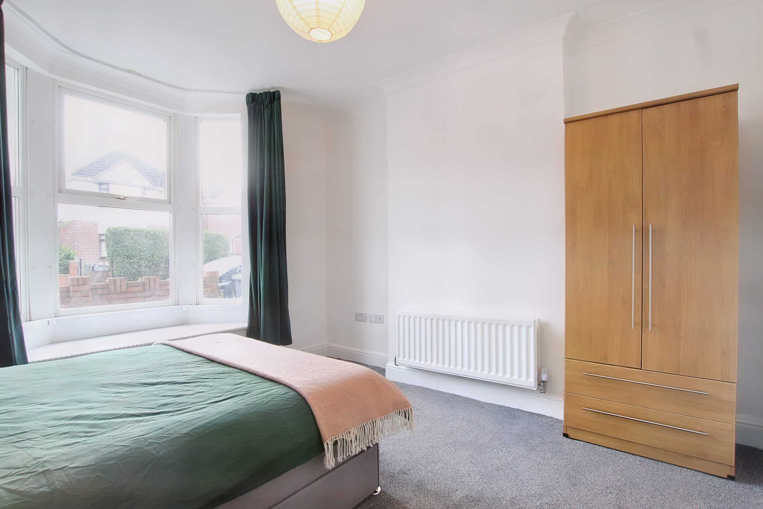 Room Tredworth Road in Gloucester