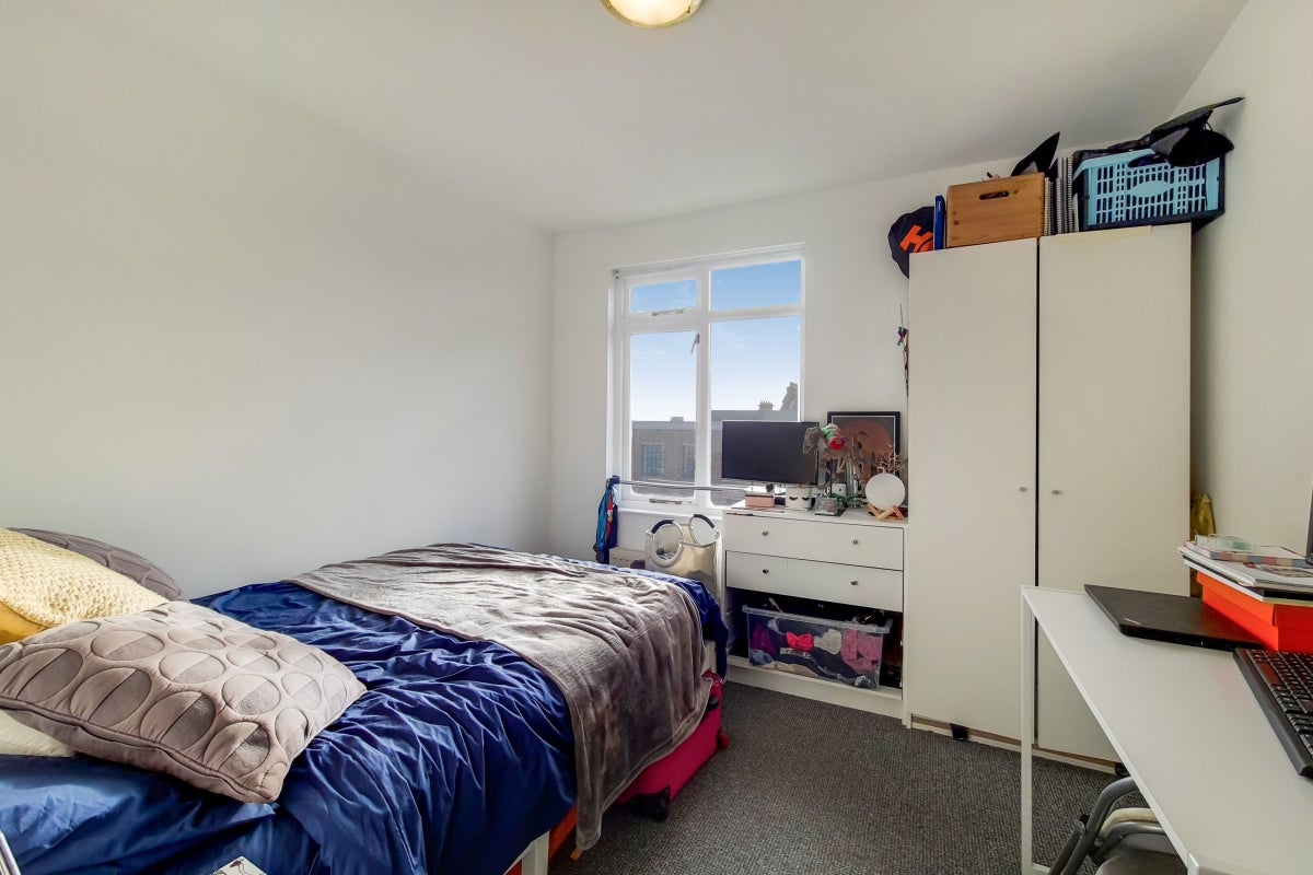 Flat Essex Road in Greater London