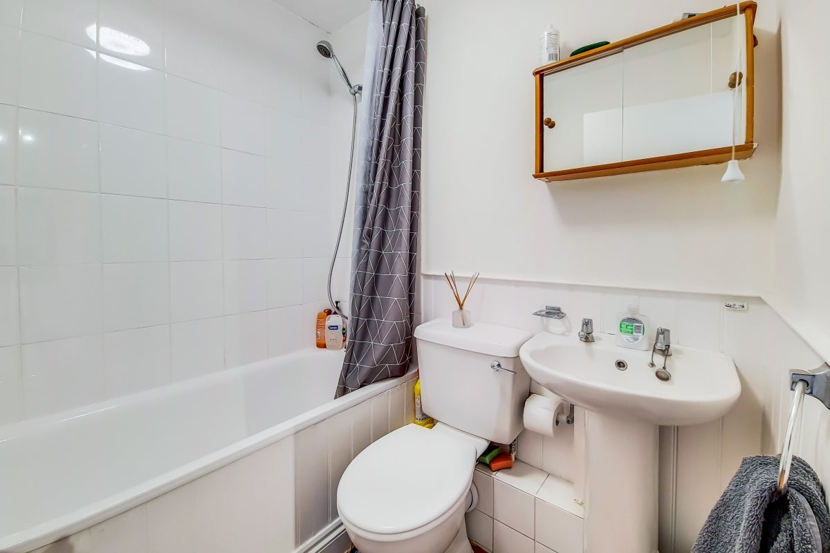 Flat Essex Road in Greater London