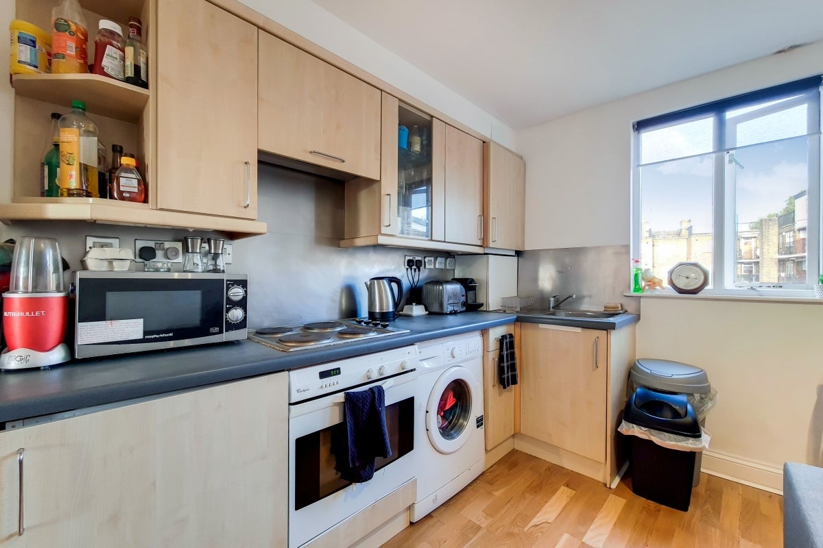 Flat Essex Road in Greater London