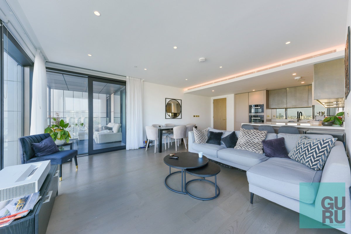Flat Albert Embankment in Greater London