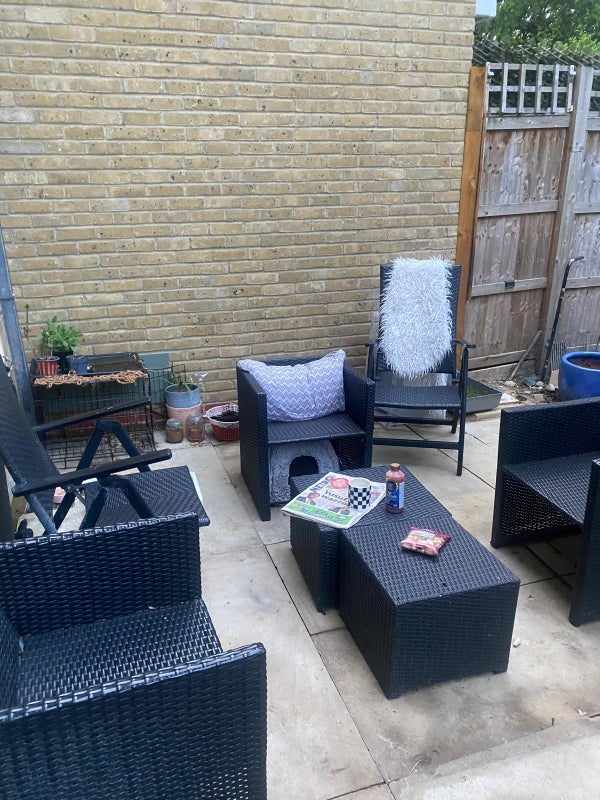 Room Hampton Close in Greater London
