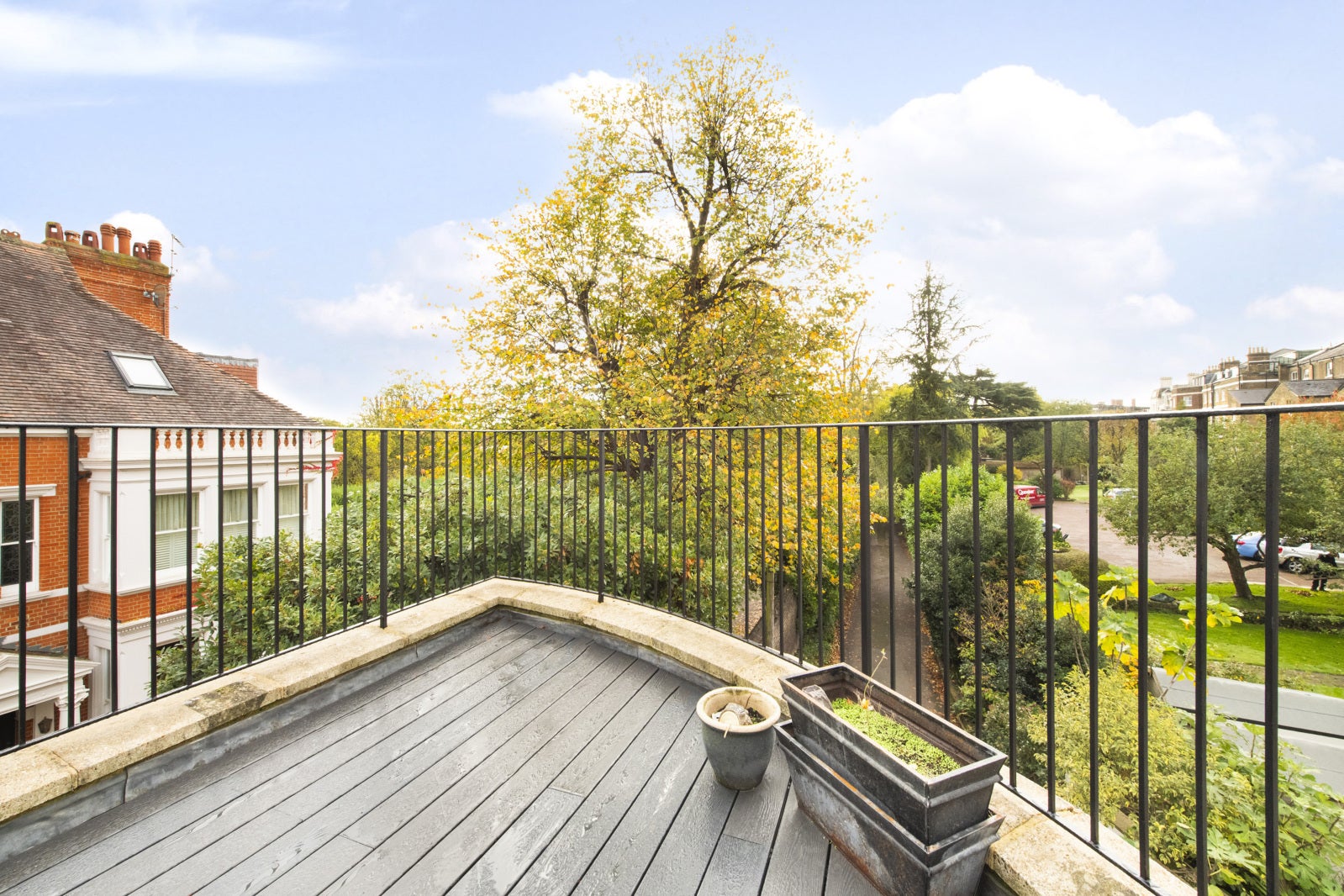 House Friars Stile Road in Greater London