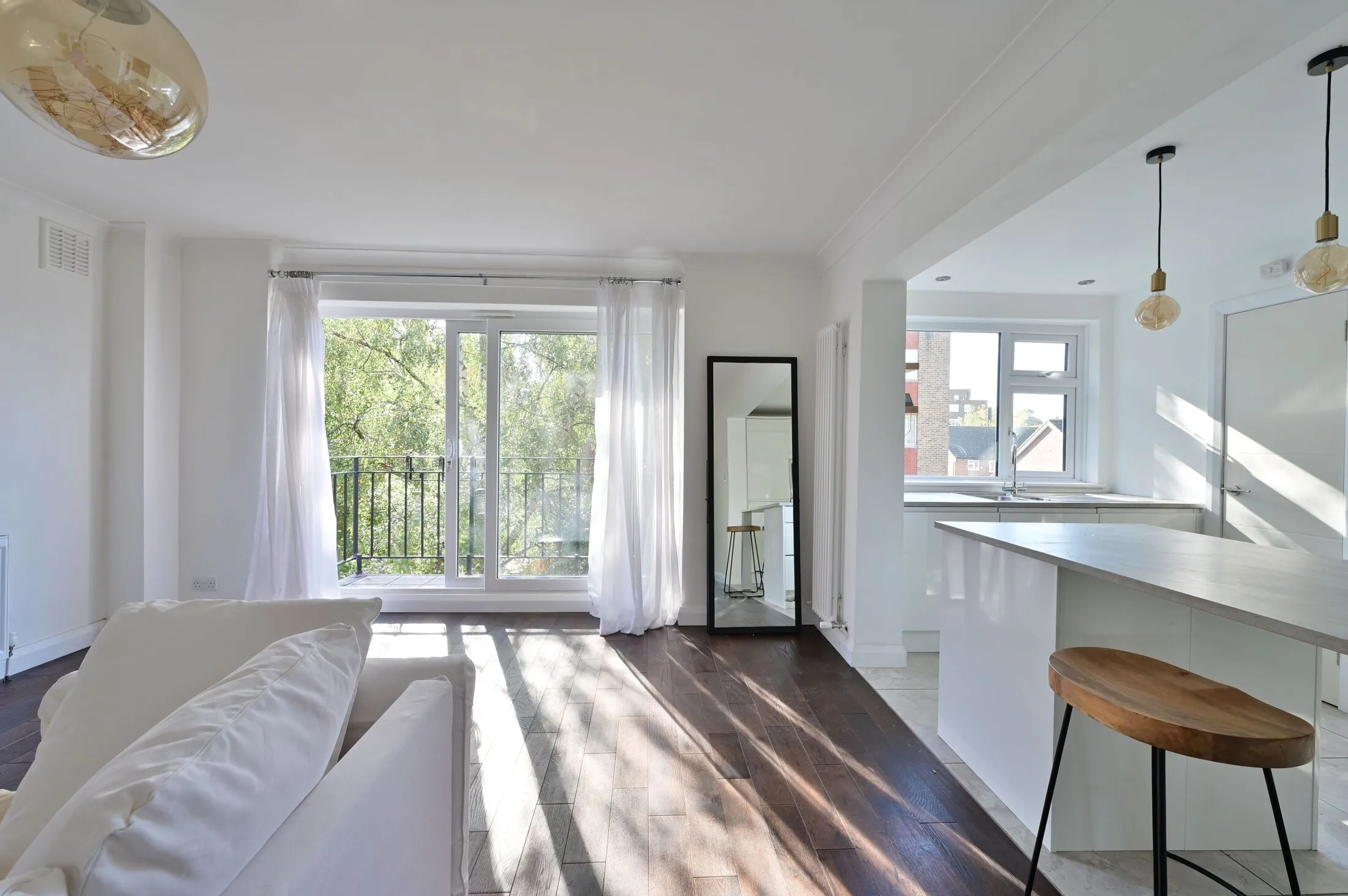 Flat Queensgate Gardens in Greater London