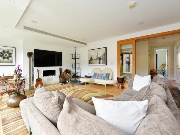 Flat Gloucester Avenue in Greater London