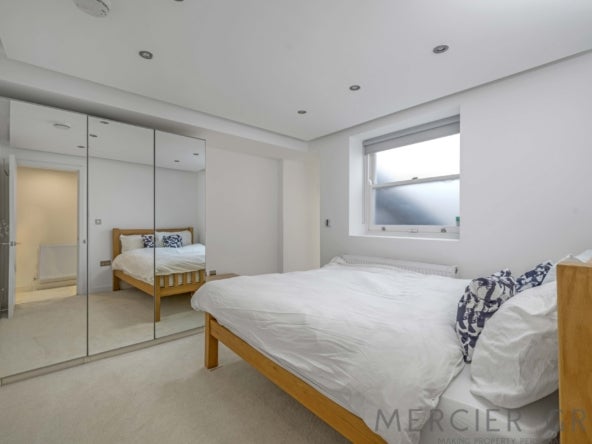 Flat Gloucester Avenue in Greater London
