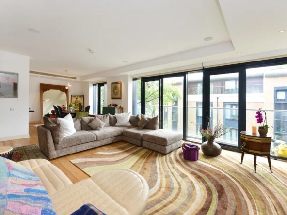 Flat Gloucester Avenue in Greater London