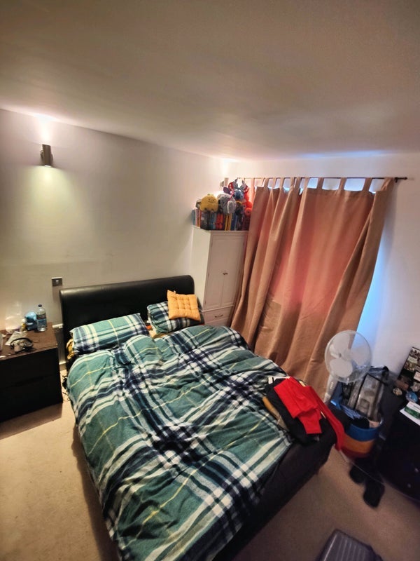 Flat West Parkside in Greater London