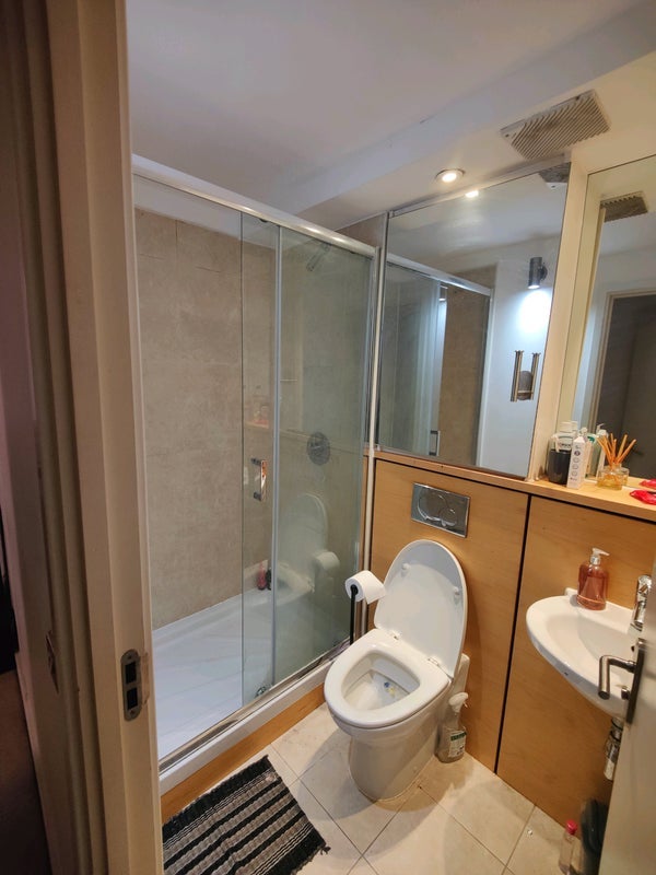 Flat West Parkside in Greater London