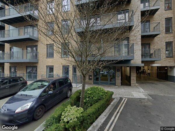 Flat Commander Avenue in Greater London