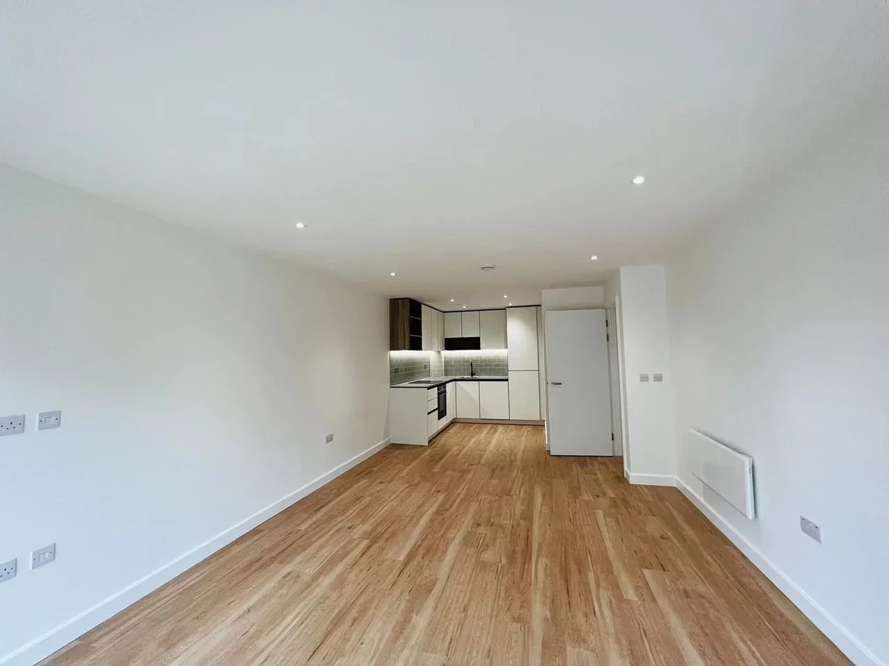 Flat Commander Avenue in Greater London