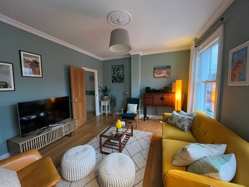 Room Evershot Road in Greater London