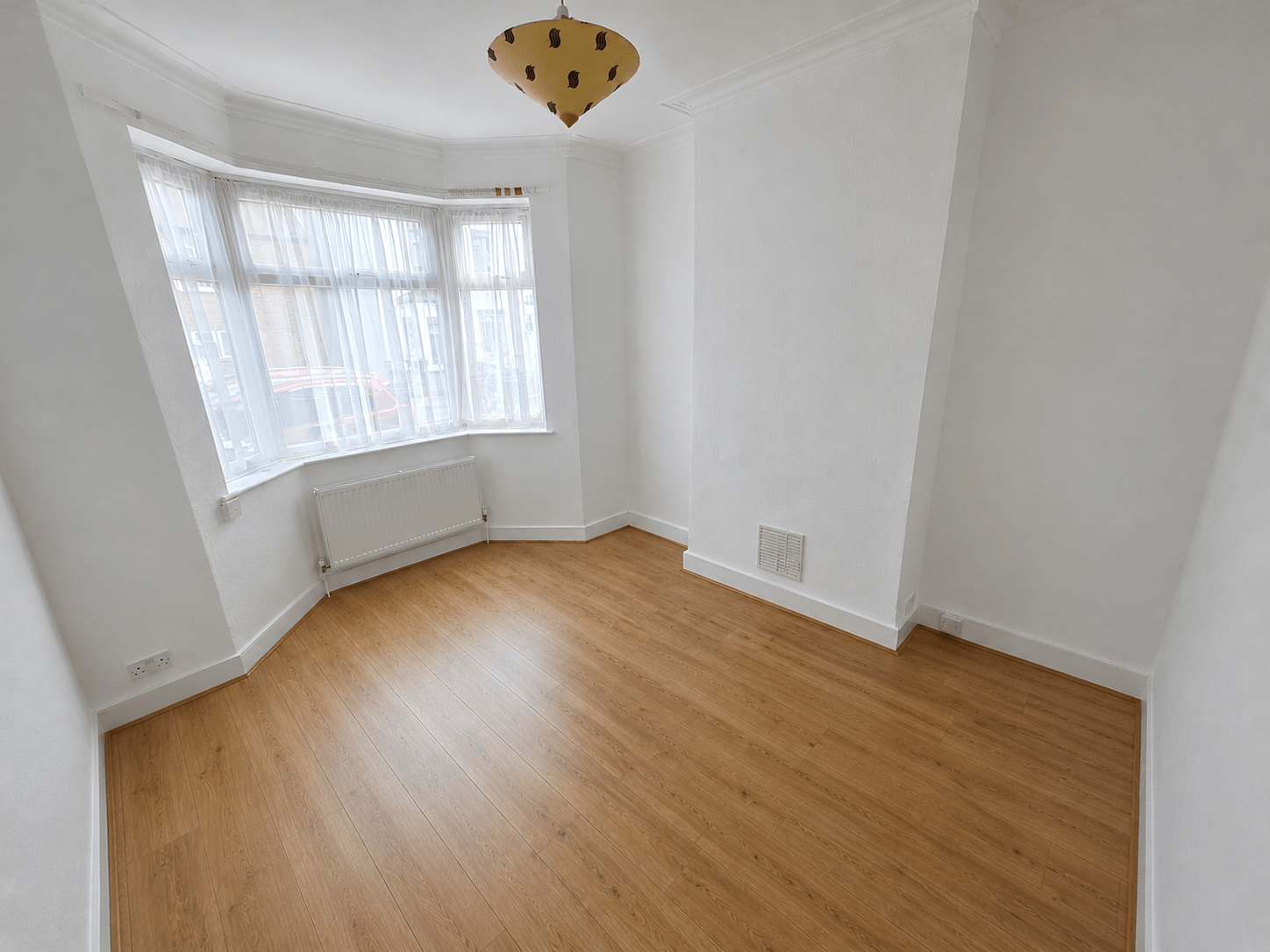 House Eastbournia Avenue in Greater London