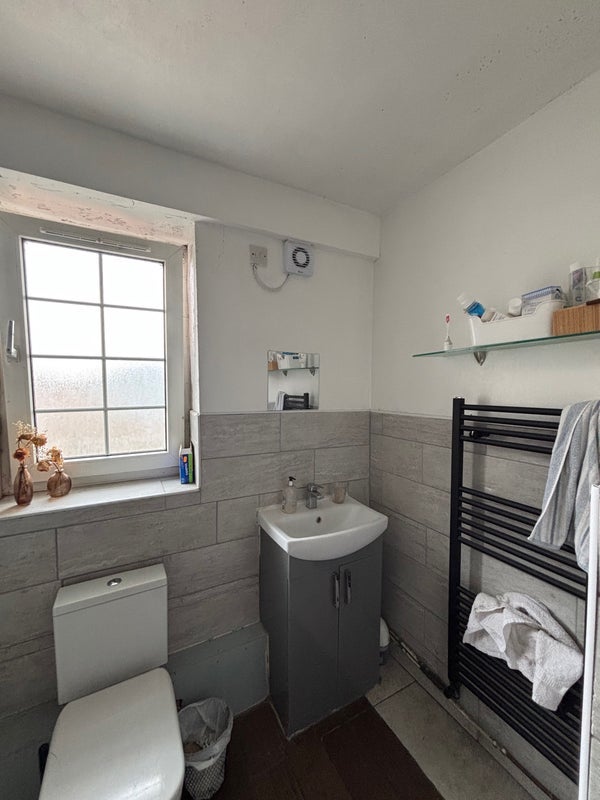 Room Hollybush Gardens in Greater London