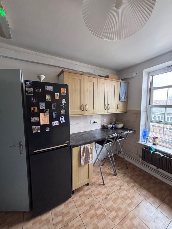 Room Hollybush Gardens in Greater London