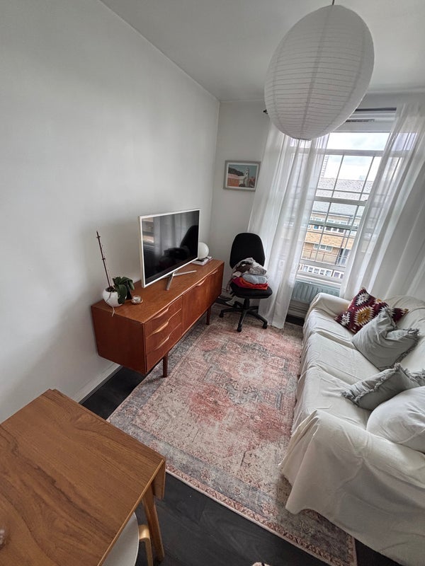 Room Hollybush Gardens in Greater London