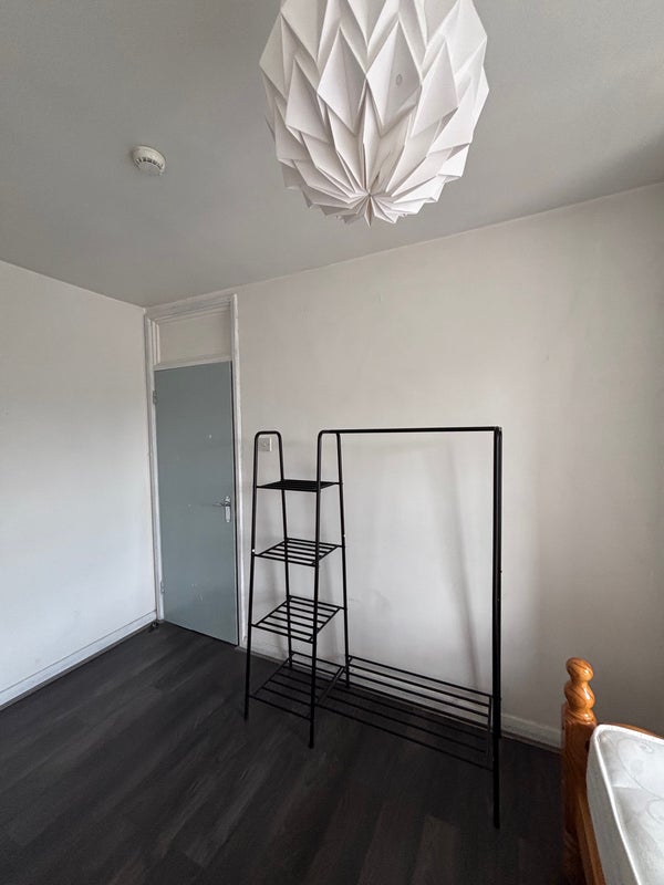 Room Hollybush Gardens in Greater London