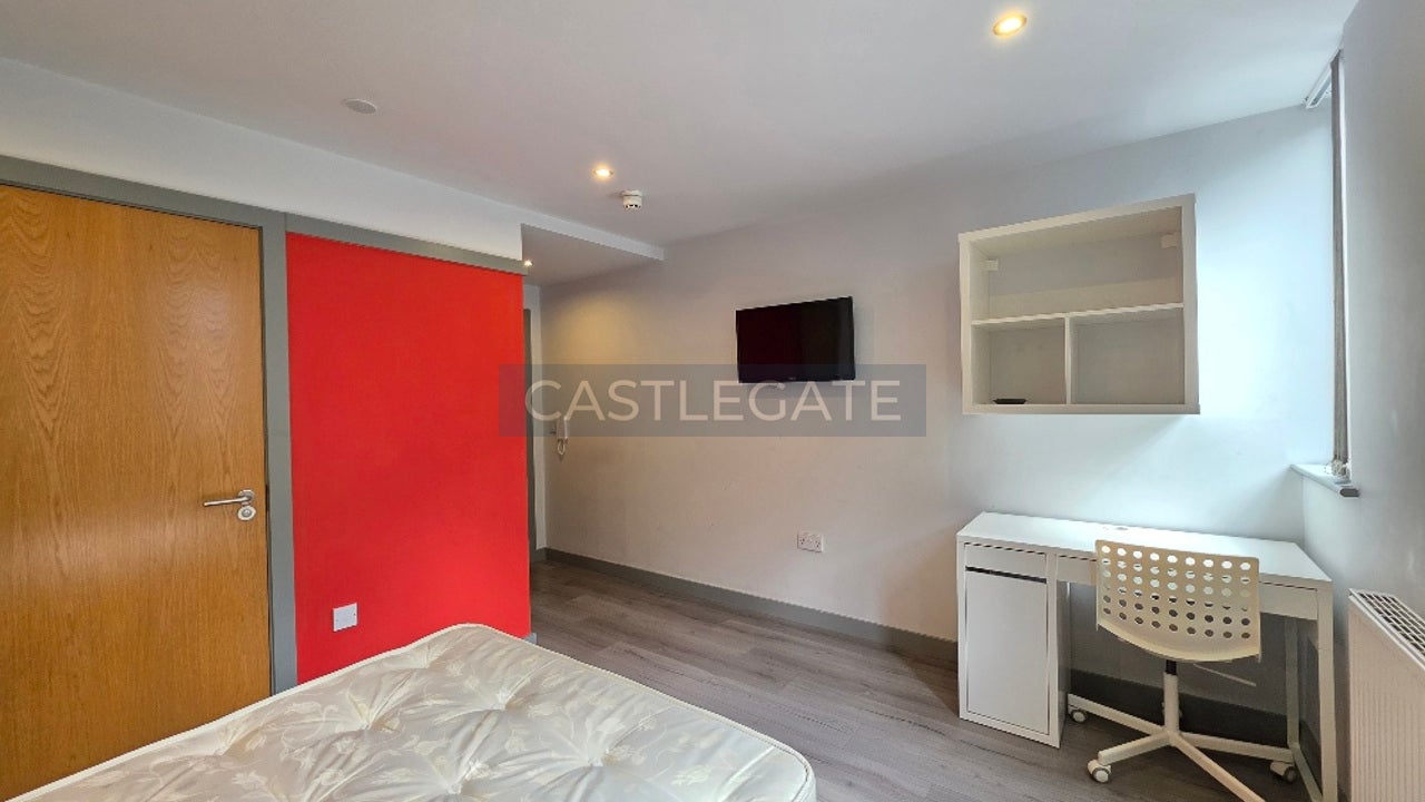 Room Half Moon Street in Huddersfield