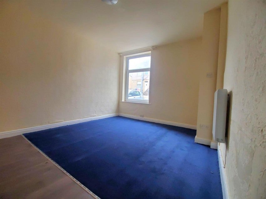Flat Hall Avenue in Kirklees