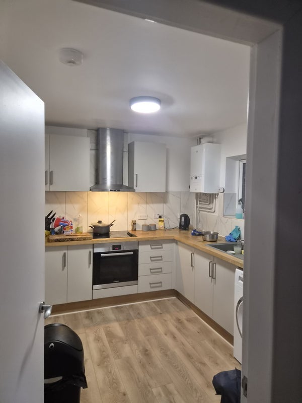 Room Molesworth Drive in Bristol