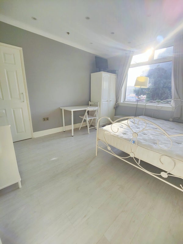 Room Sighthill Crescent in City of Edinburgh