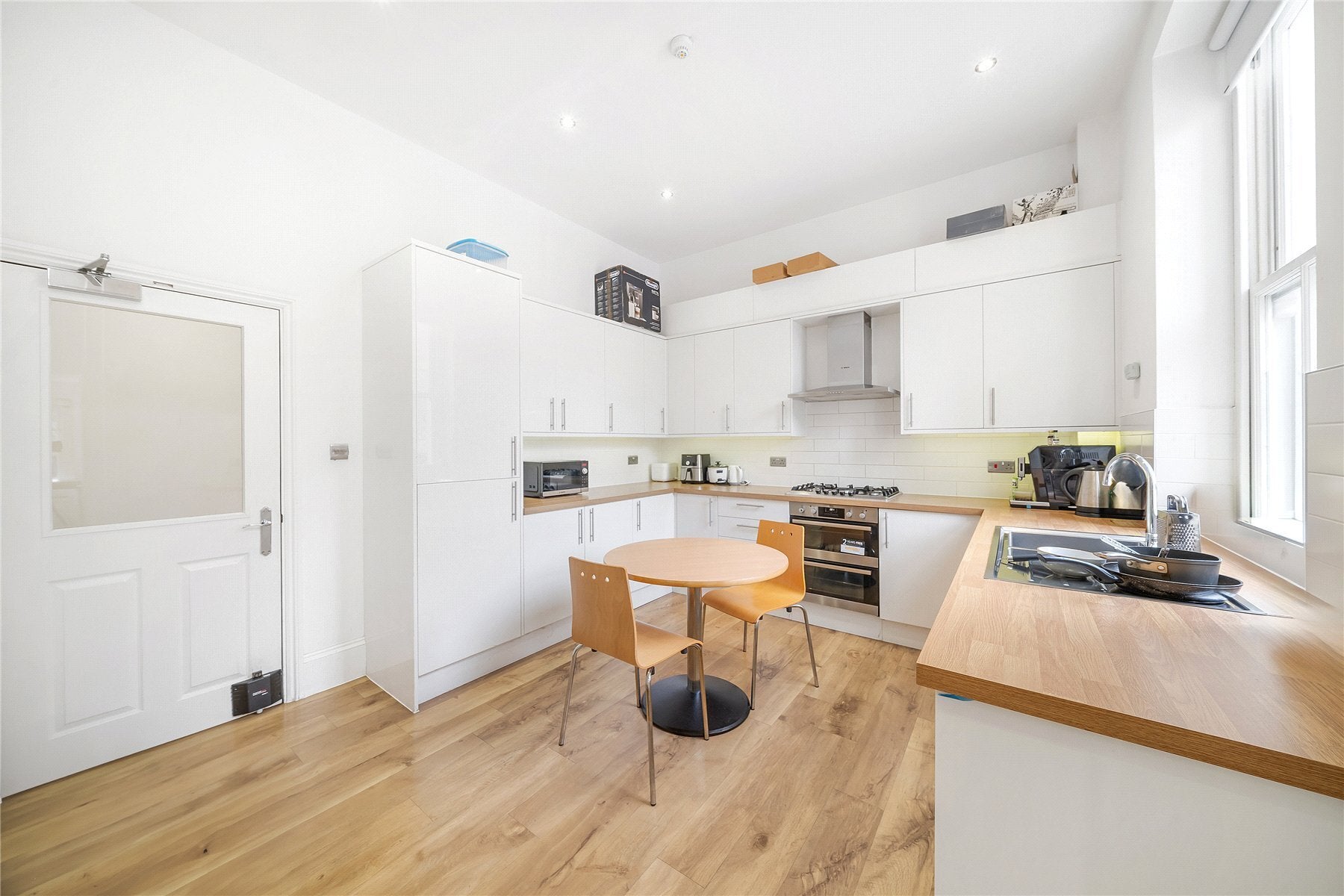 Room Fulham Road in Greater London