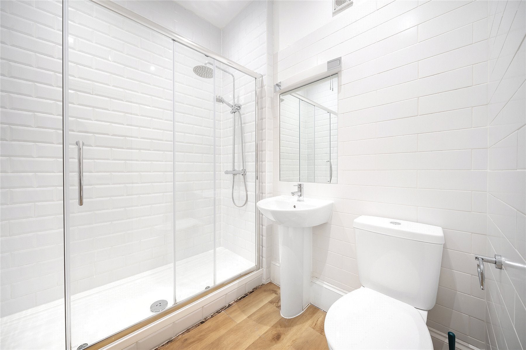 Room Fulham Road in Greater London