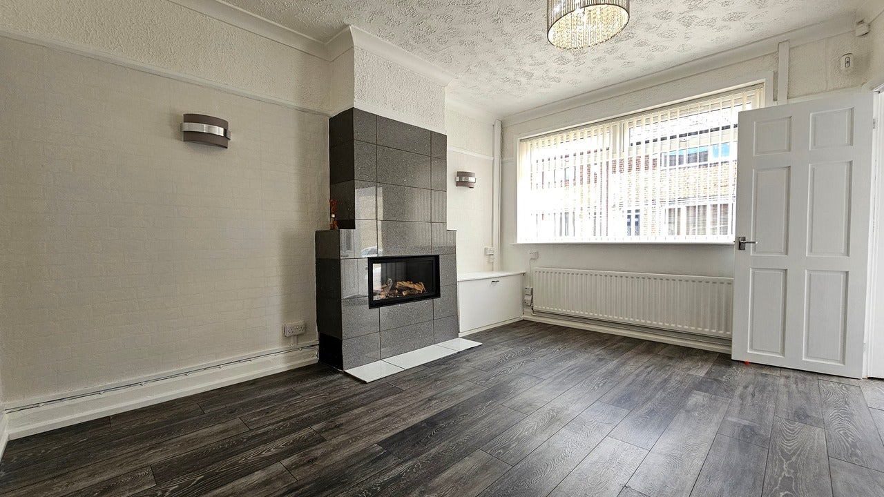 Flat Forfar Road in Liverpool