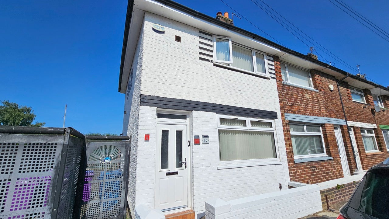 Flat Forfar Road in Liverpool