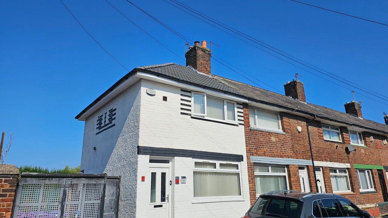 Flat Forfar Road in Liverpool